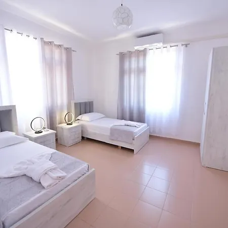 Fishta And Βίλα *