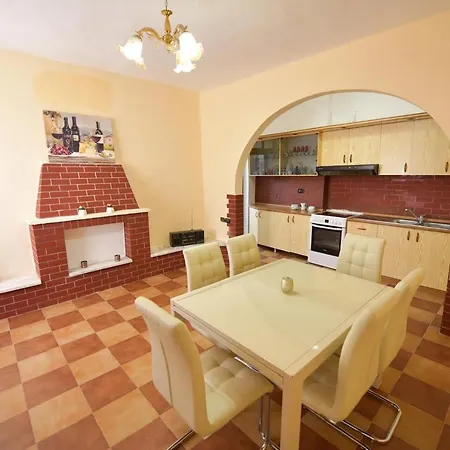 Fishta And * Σκόδρα