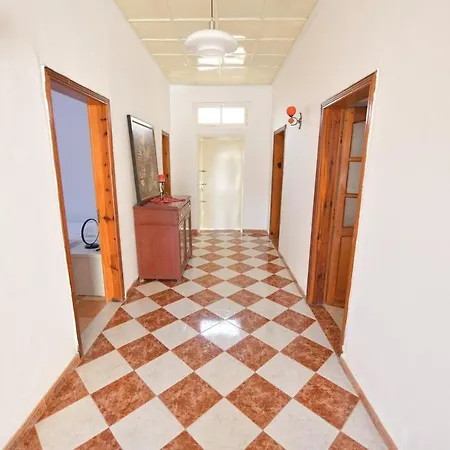 Fishta And * Σκόδρα